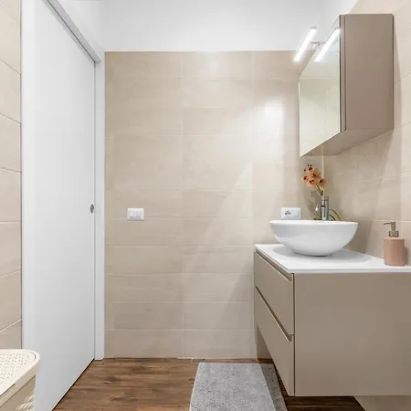 Corsica Comfort Suites-10 Min To Linate Airport Apartment *