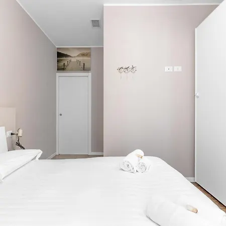 Corsica Comfort Suites-10 Min To Linate Airport Apartment Milan